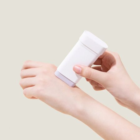 ضدآفتاب استیکی پپتاید و باکوچیول مری اند می 17 mary may vegan peptide bakuchiol sun stick spf50 on skin
